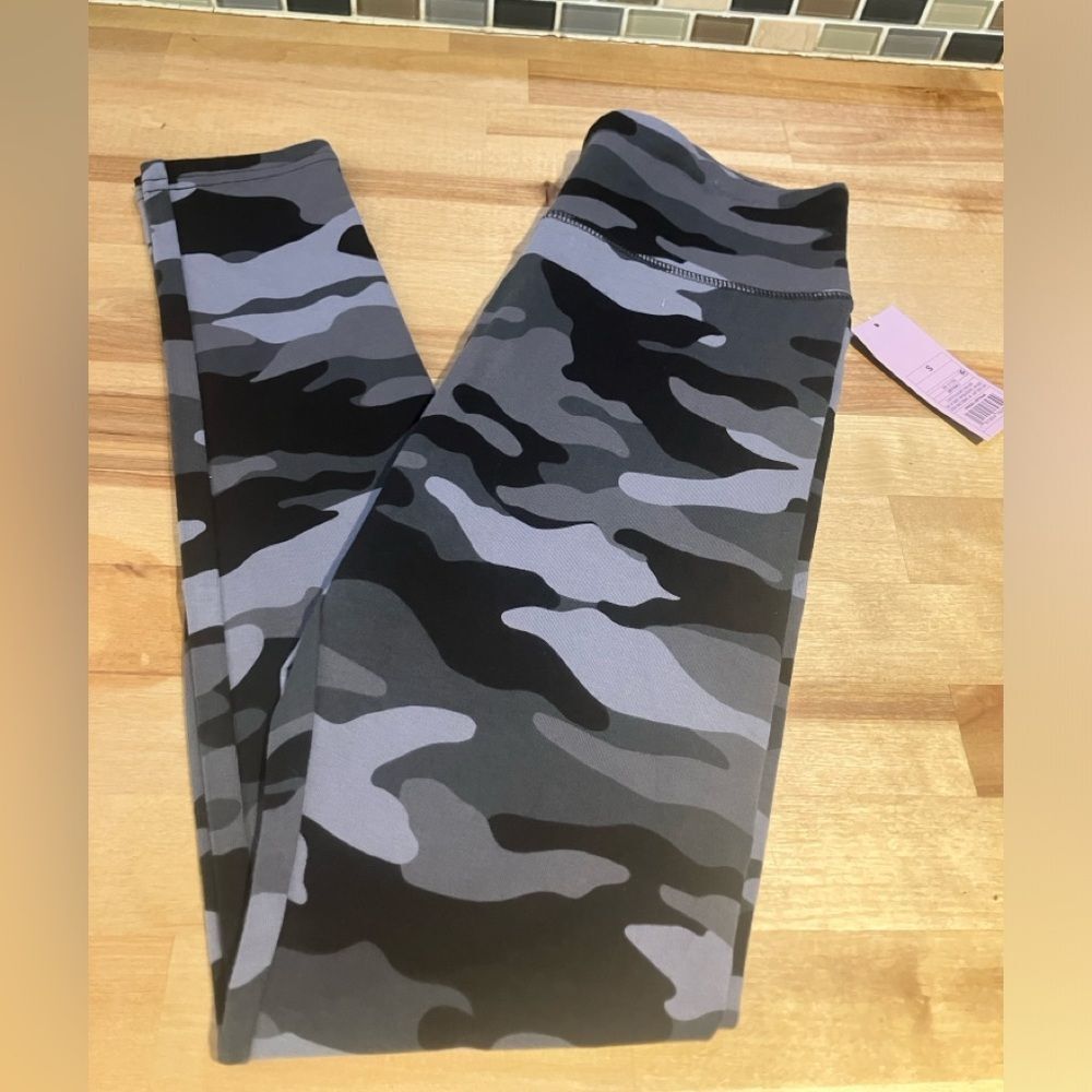 NWT, wild fable, camo leggings, size small - Picture 1 of 3
